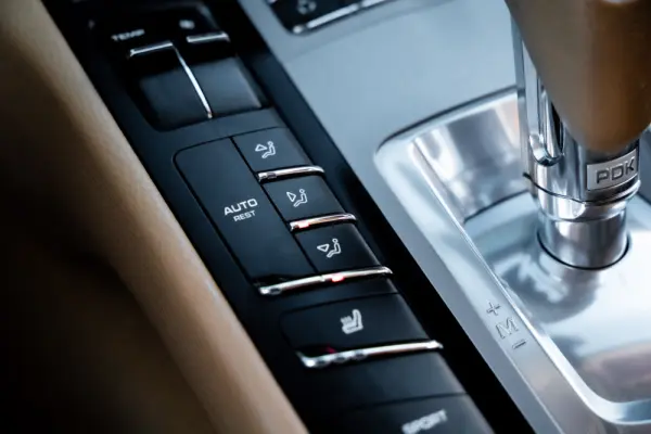 Porsche Panamera 4S PDK 28