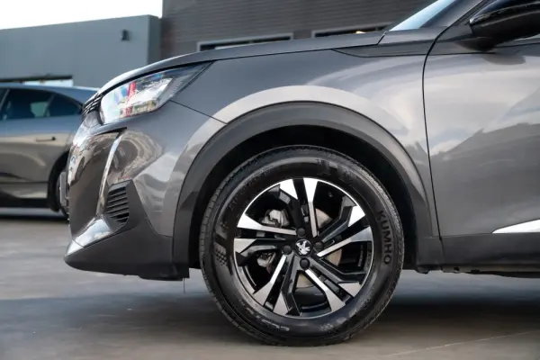 Peugeot 2008 1.2 PureTech Allure 8