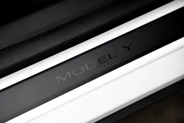 Tesla Model Y Long Range RWD 21