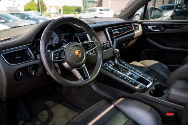 Porsche Macan S 3