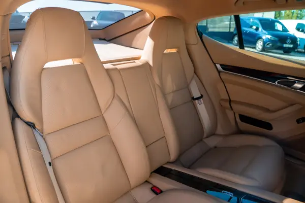 Porsche Panamera 4S PDK 31