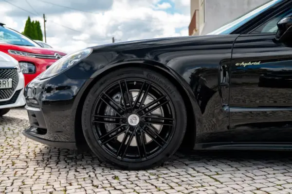 Porsche Panamera Sport Turismo 4 E-Hybrid Platinum Edition 9