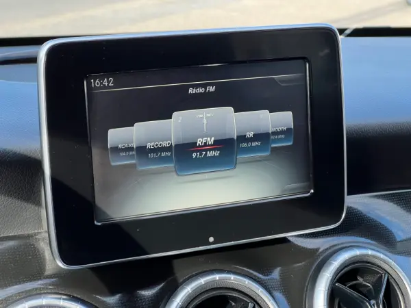 Mercedes-Benz CLA 180 180d Shooting Brake 13