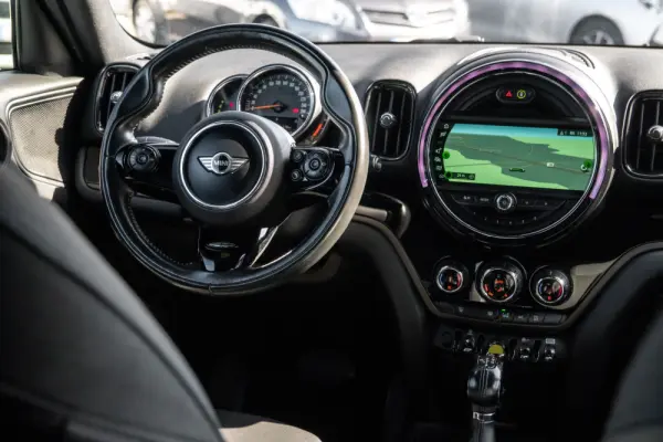 MINI Countryman Cooper SE ALL4 Auto 27