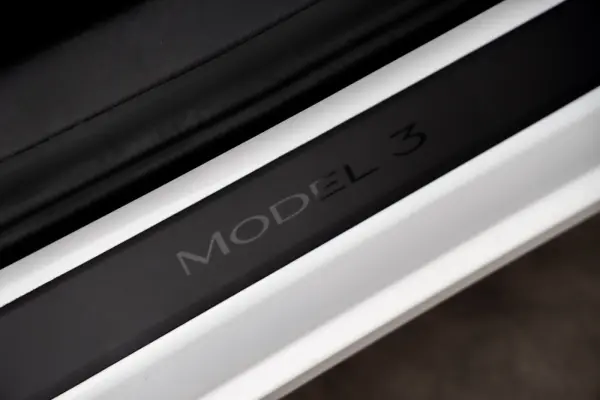 Tesla Model 3 Standard Range Plus RWD 11