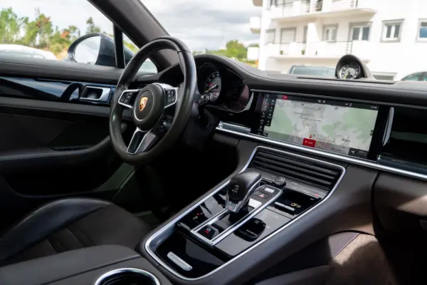 Porsche Panamera 4 E-Hybrid Platinum Edition 25