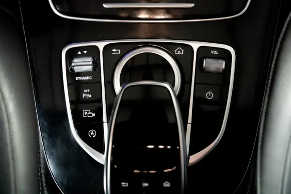 Mercedes-Benz E 220 d Avantgarde+ 24
