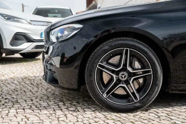 Mercedes-Benz E 300 de 4Matic 9G-TRONIC AMG Line 25