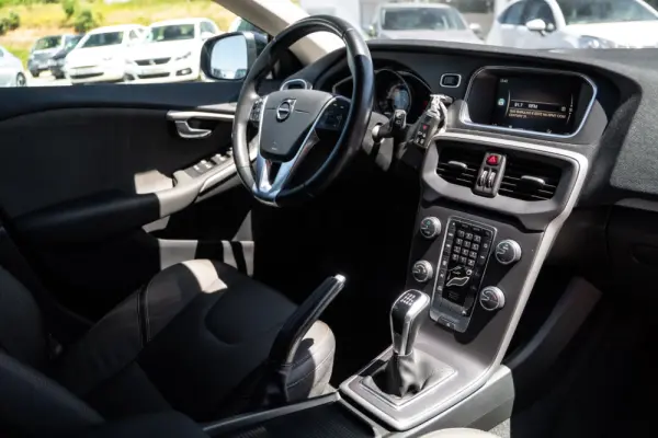 Volvo V40 Cross Country 2.0 D3 Momentum 22
