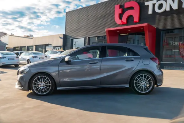 Mercedes-Benz A 180 d AMG Line 6