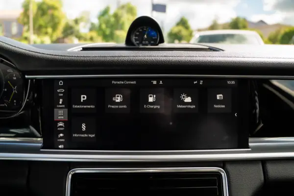 Porsche Panamera Sport Turismo 4 E-Hybrid Platinum Edition 35