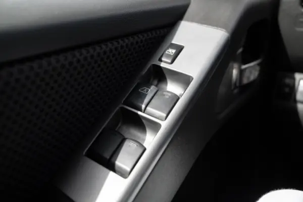 Nissan Navara 2.5 dCi CD Pilot Hi-Tech 23