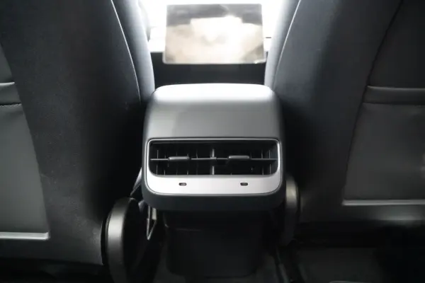 Tesla Model 3 Performance Dual Motor AWD 26