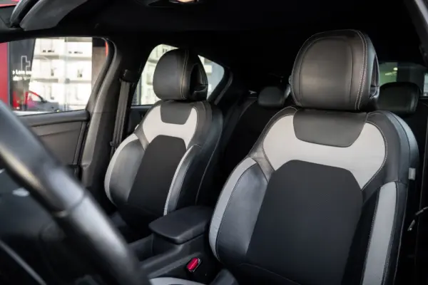 Citroen DS4 1.6 e-HDi So Chic CMP6 23