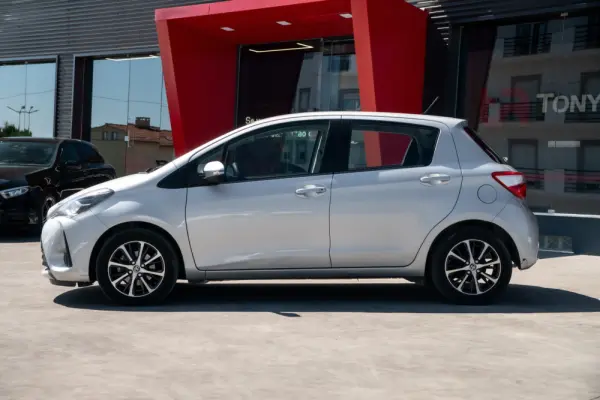 Toyota Yaris 1.0 VVT-i Comfort 9
