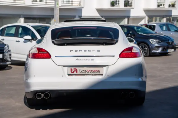 Porsche Panamera 4S PDK 37