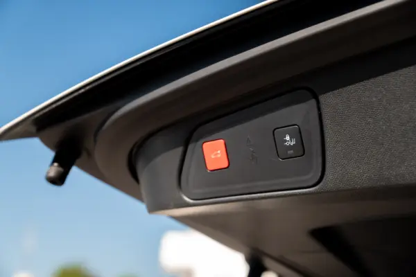 Peugeot 3008 1.6 Hybrid4 Allure Pack e-EAT8 16
