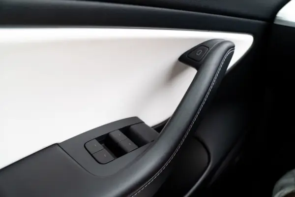 Tesla Model 3 Standard Range Plus RWD 4
