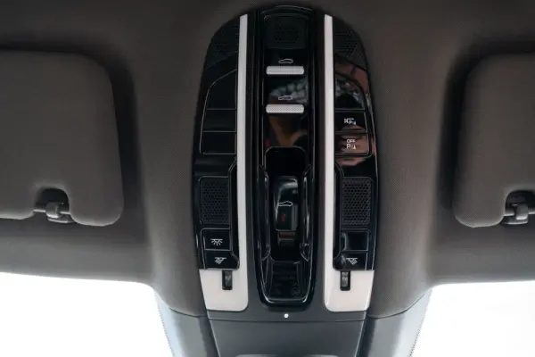 Porsche Panamera 4 E-Hybrid Platinum Edition 37