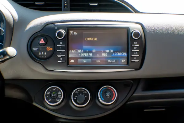Toyota Yaris 1.0 VVT-i Comfort 19