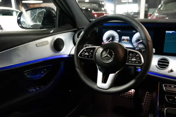 Mercedes-Benz E 220 d Avantgarde+ 25