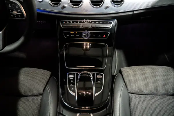 Mercedes-Benz E 220 d Avantgarde+ 23