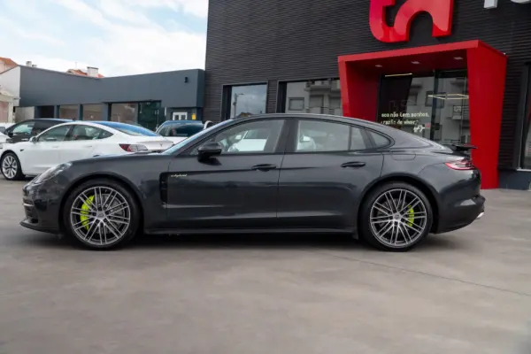 Porsche Panamera 4 E-Hybrid Platinum Edition 40