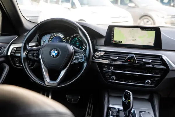 BMW 530 e iPerformance Pack M 25