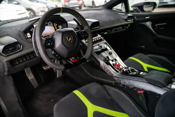 Lamborghini Huracán 5.2 V10 LP Performance 24