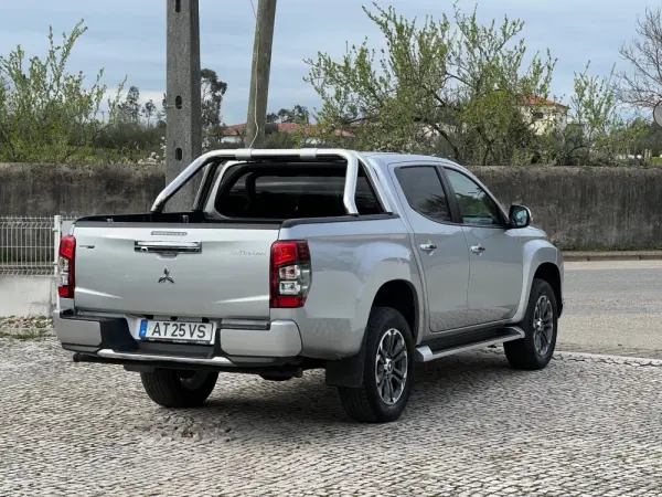 Mitsubishi L200 2.3 DI-D Strakar Space Cab Intense 4WD 8