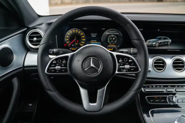 Mercedes-Benz E 220 d Avantgarde+ 16