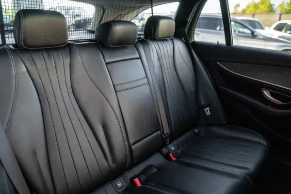 Mercedes-Benz E 300 de 9G-TRONIC AMG Line 32