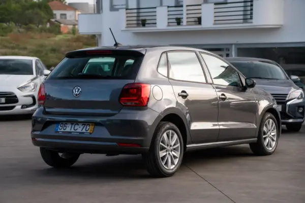 Volkswagen Polo 1.0 Confortline 4