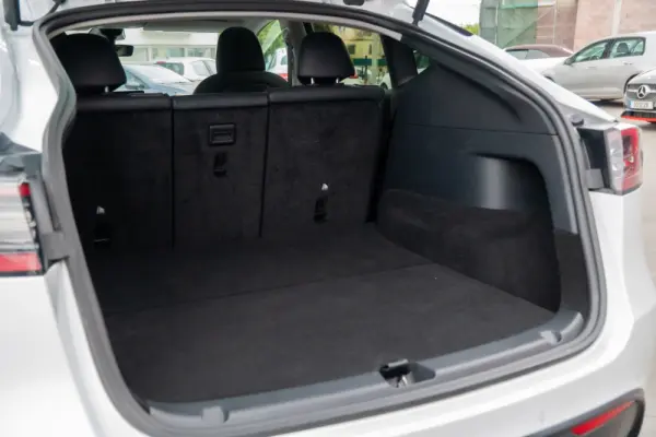 Tesla Model Y Long Range RWD 27