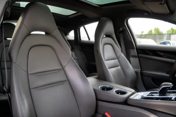 Porsche Panamera 4 E-Hybrid Platinum Edition 21