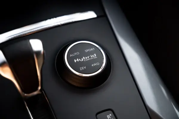 Citroen DS5 2.0 HDi Hy4 So Chic CMP6 102g 23