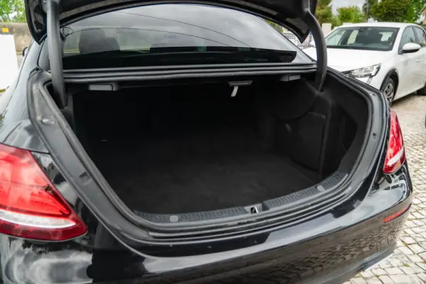 Mercedes-Benz E 220 d Avantgarde+ 20