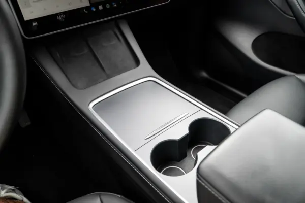 Tesla Model Y Long Range RWD 18