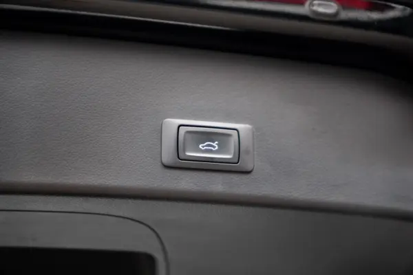 Audi A6 Avant 2.0 TDi S tronic 32
