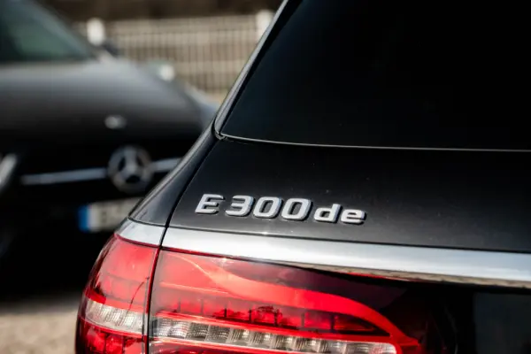 Mercedes-Benz E 300 de 4Matic 9G-TRONIC AMG Line 10