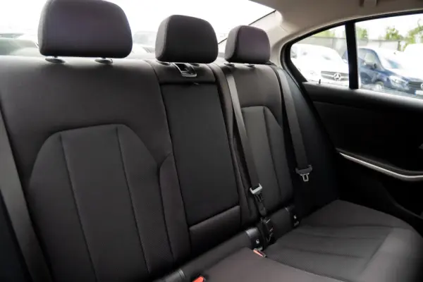 BMW 330 e Corporate Edition Auto 23