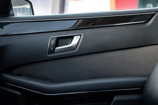 Mercedes-Benz E 220 BlueTEC 9G-TRONIC Avantgarde 31