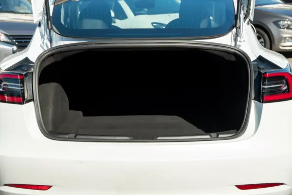 Tesla Model 3 Long-Range Dual Motor AWD 28