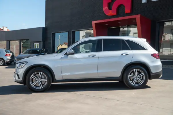 Mercedes-Benz GLC 300 de 4Matic 8