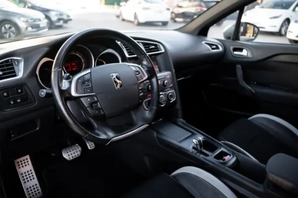 Citroen DS4 1.6 e-HDi So Chic CMP6 3
