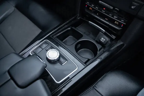 Mercedes-Benz E 220 BlueTEC 9G-TRONIC Avantgarde 26