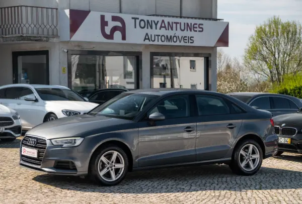 Audi A3 Limousine 30 TDI Design 1
