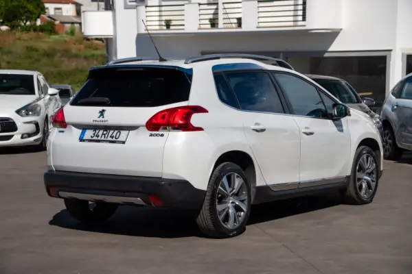 Peugeot 2008 1.6 BlueHDi Allure 4