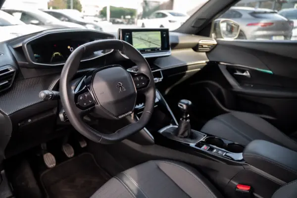 Peugeot 2008 1.2 PureTech Allure 3