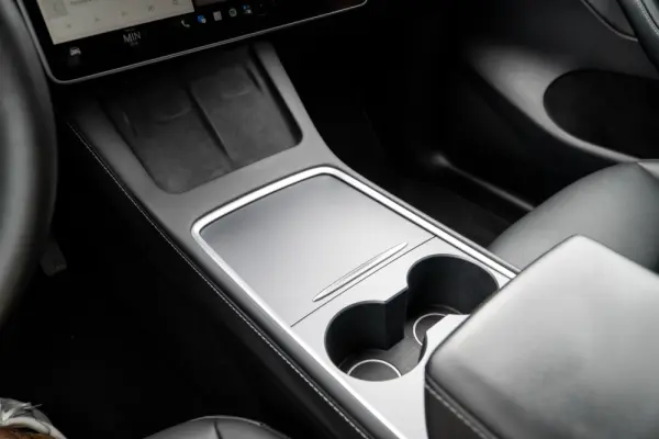 Tesla Model Y Long Range Dual Motor AWD 5